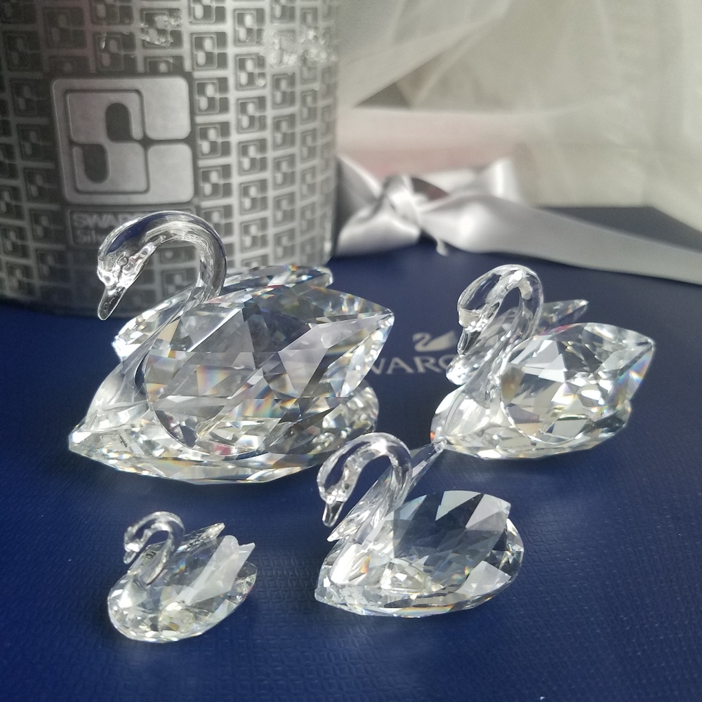 AUTHENTIC Swarovski Swan Figurines SET of 4 Vintage Swans in Swarovski box